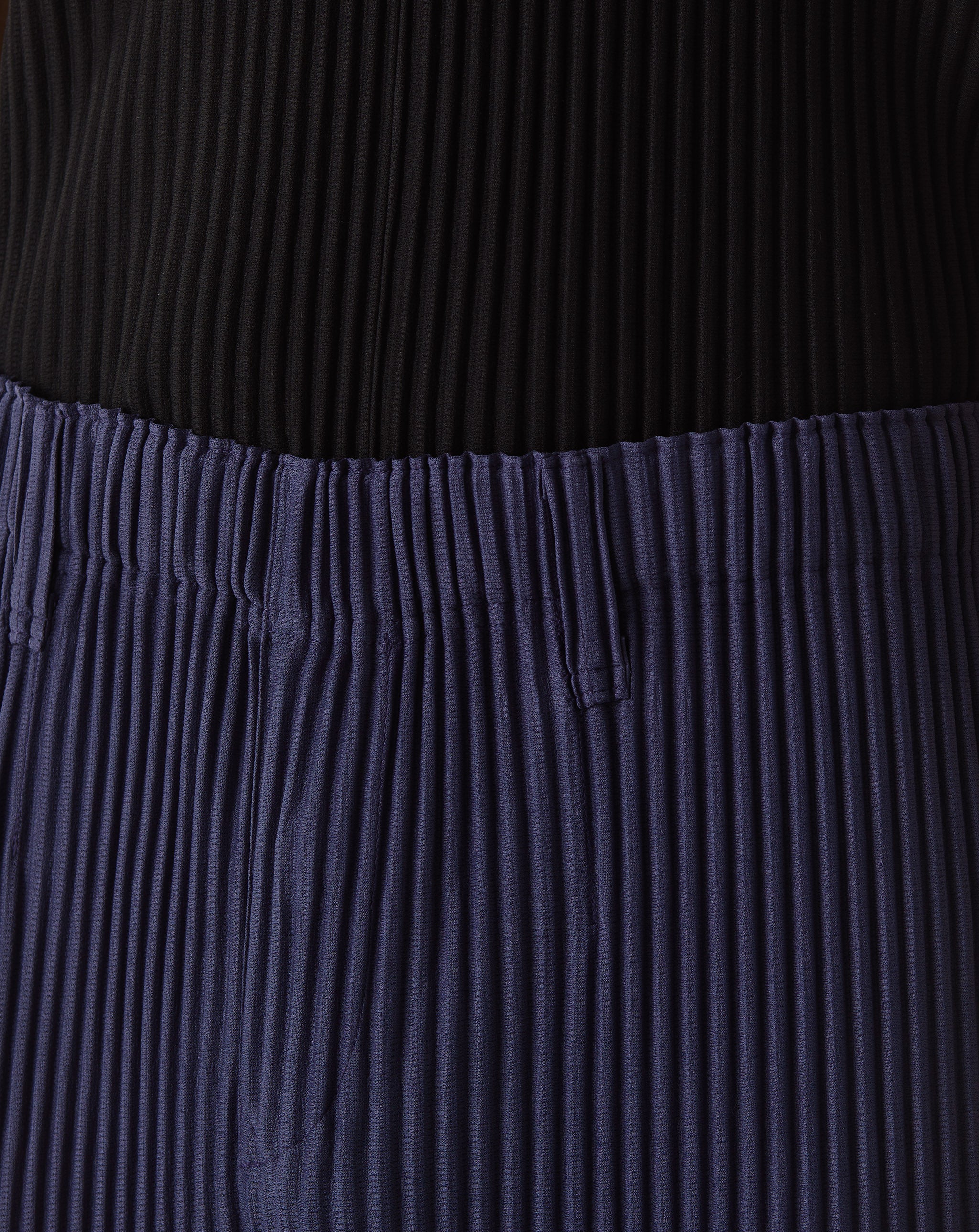 Tailored Pleats 2 – Xhibition