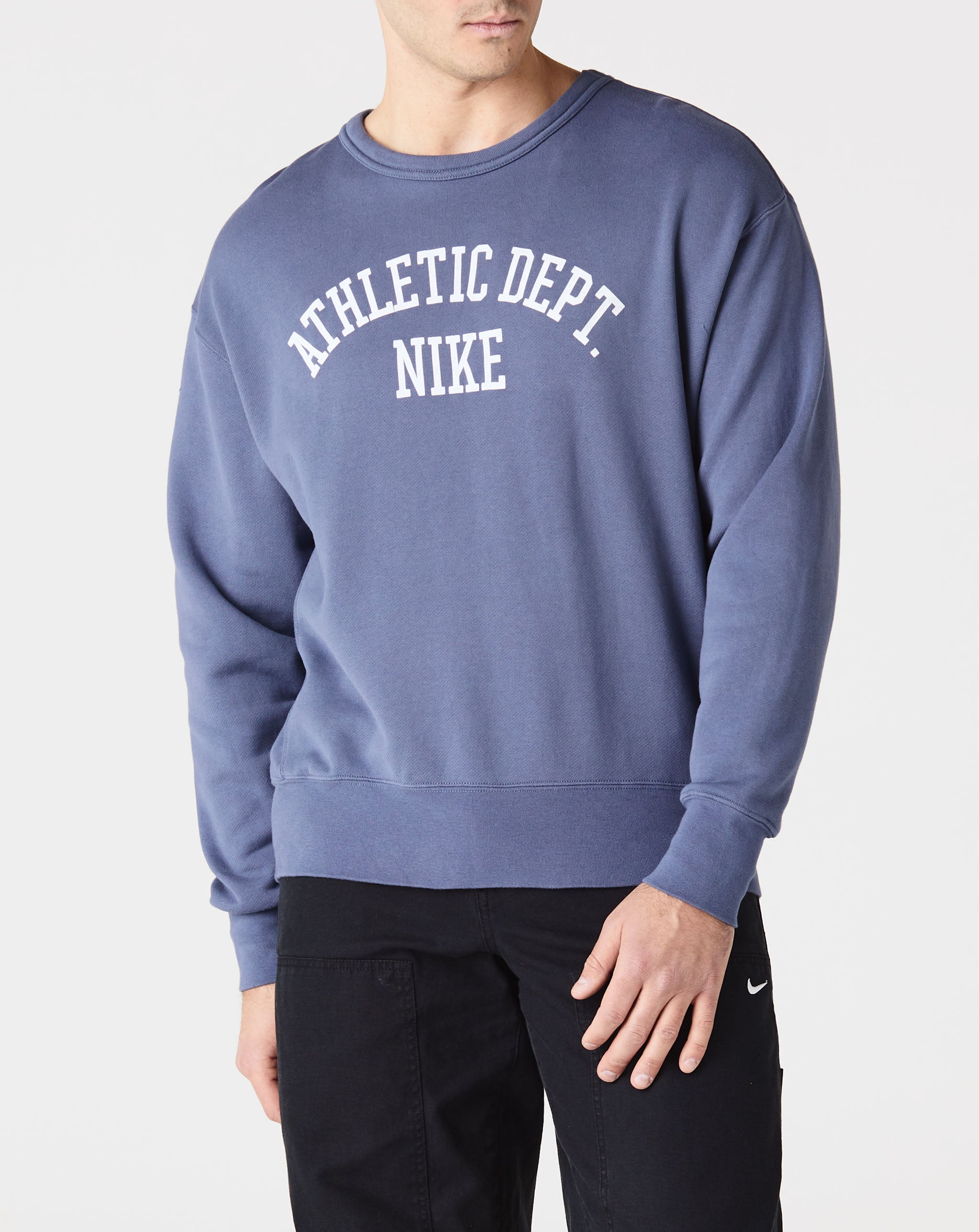 Nike sportswear crewneck discount sweatshirt