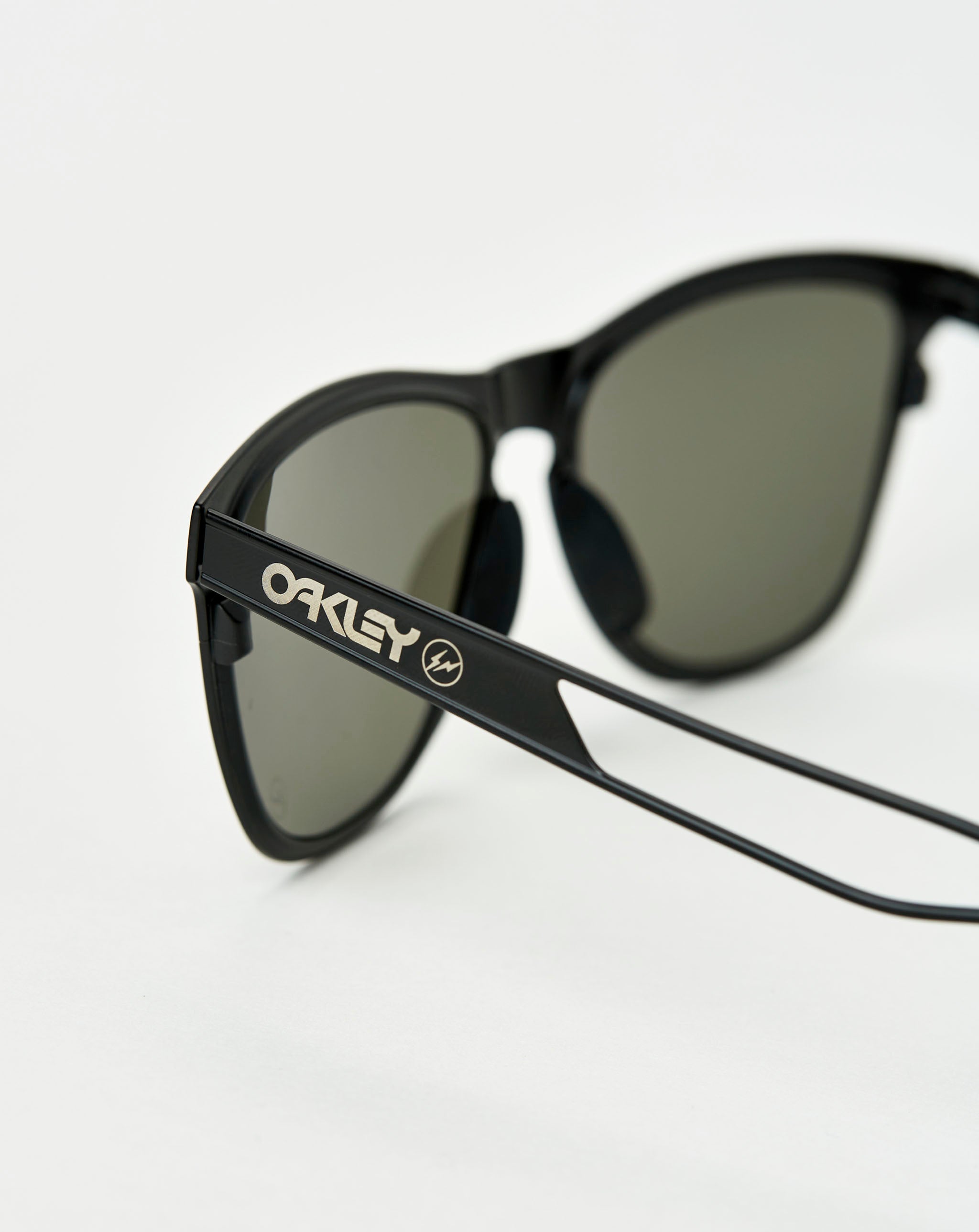 oakley – Tagged 