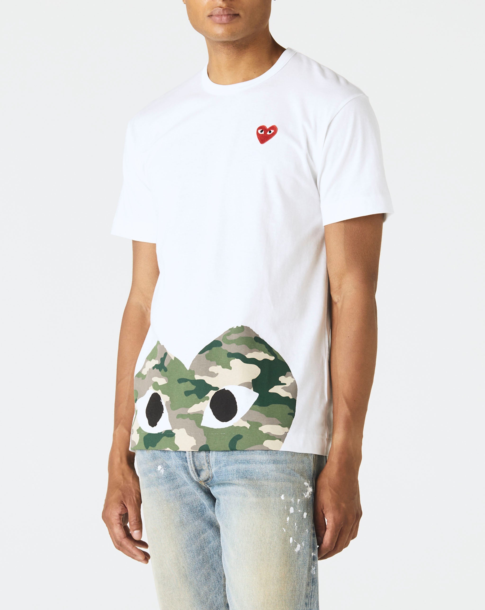 Play comme des garçons hotsell camouflage heart t-shirt (white)